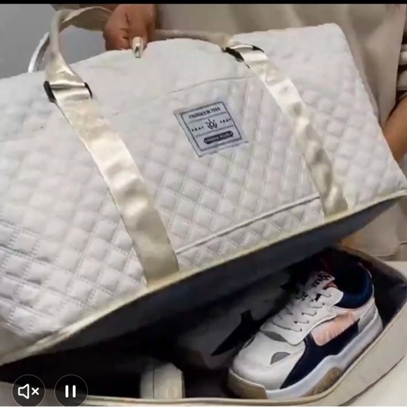 Large Lightweight Water Resistant Travel Zipper Duffel Luggage Bag, NWOT - Picture 12 of 17